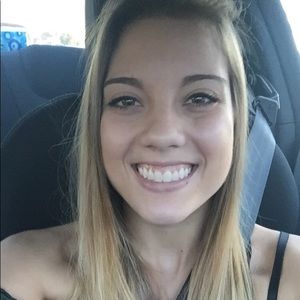 Meet your Posher, Caitlyn